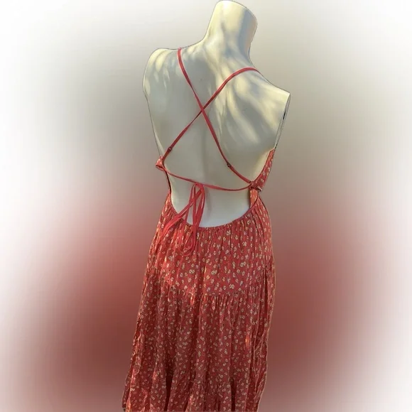 Elegant Red Floral Dress - Picture 16 of 16